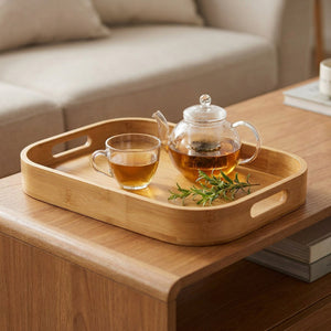 Plateau de service rectangulaire en bambou avec théière en verre et tasse de thé