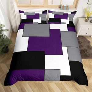 Parure de lit géométrique à blocs colorés violets sur un lit dans une chambre lumineuse