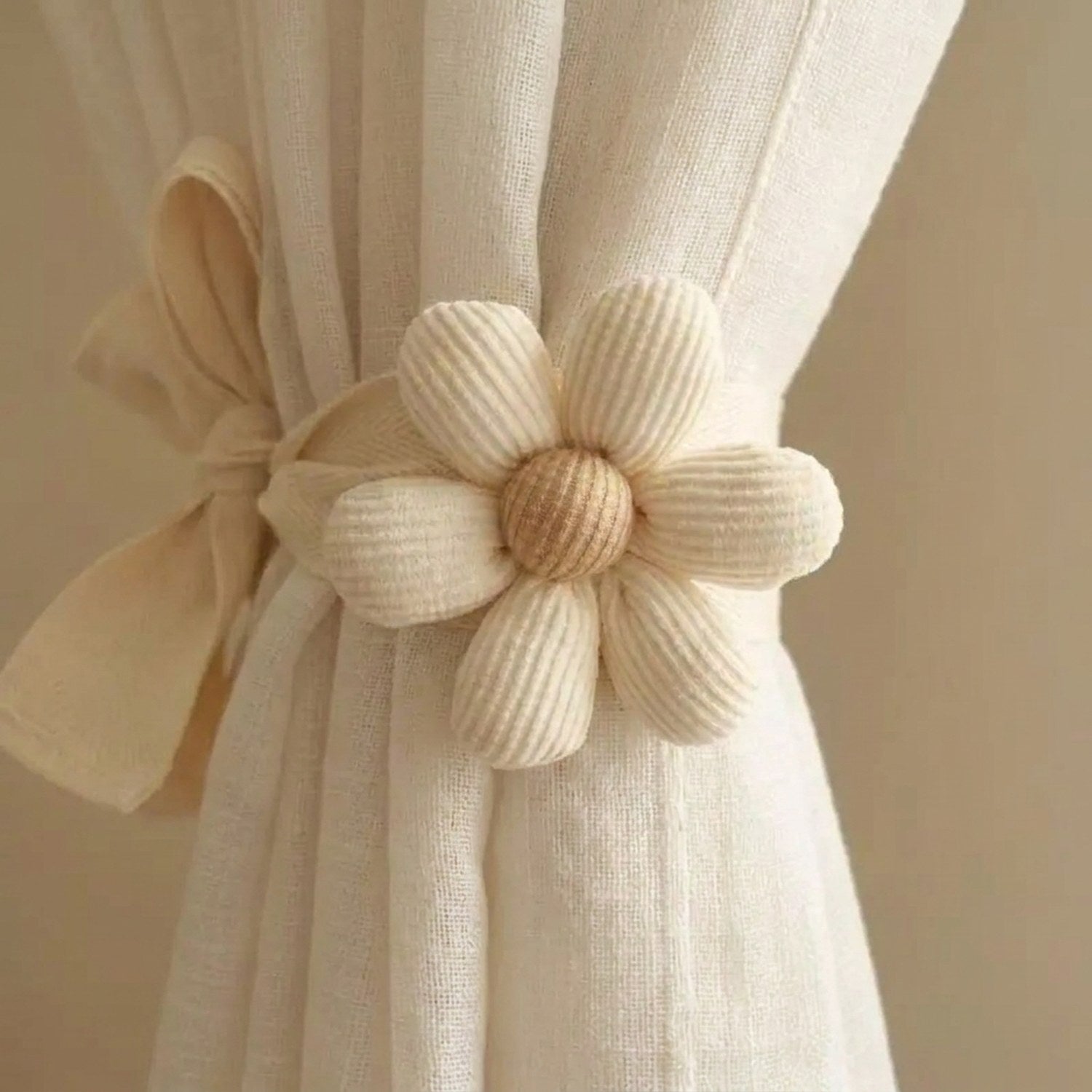Attache rideau fleur 3D coloris blanc
