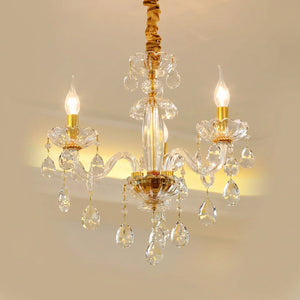 Lustre baroque en cristal doré à 3 lumières sur fond neutre