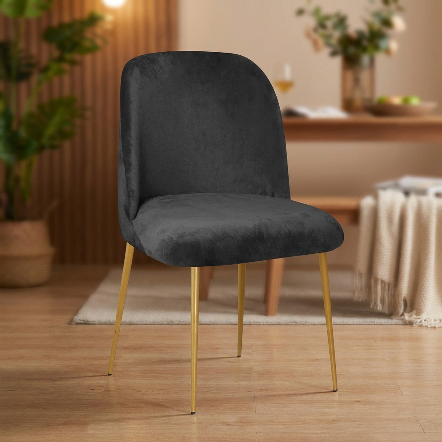 Housse de chaise en velours noir vue de face