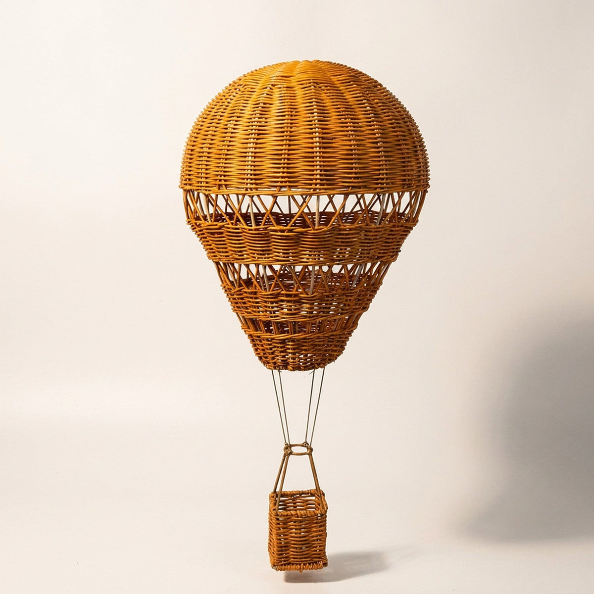 Ballon à air chaud décoratif modèle rotin brun pour chambre enfant