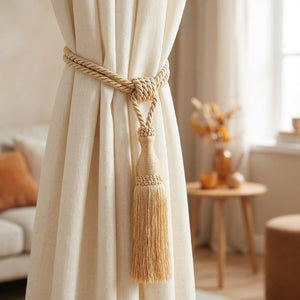 Embrasse de rideau beige avec pompon