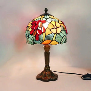 Lampe style Tiffany modèle Bouquet grenat, abat-jour vitrail à fleurs rouge grenat et vertes