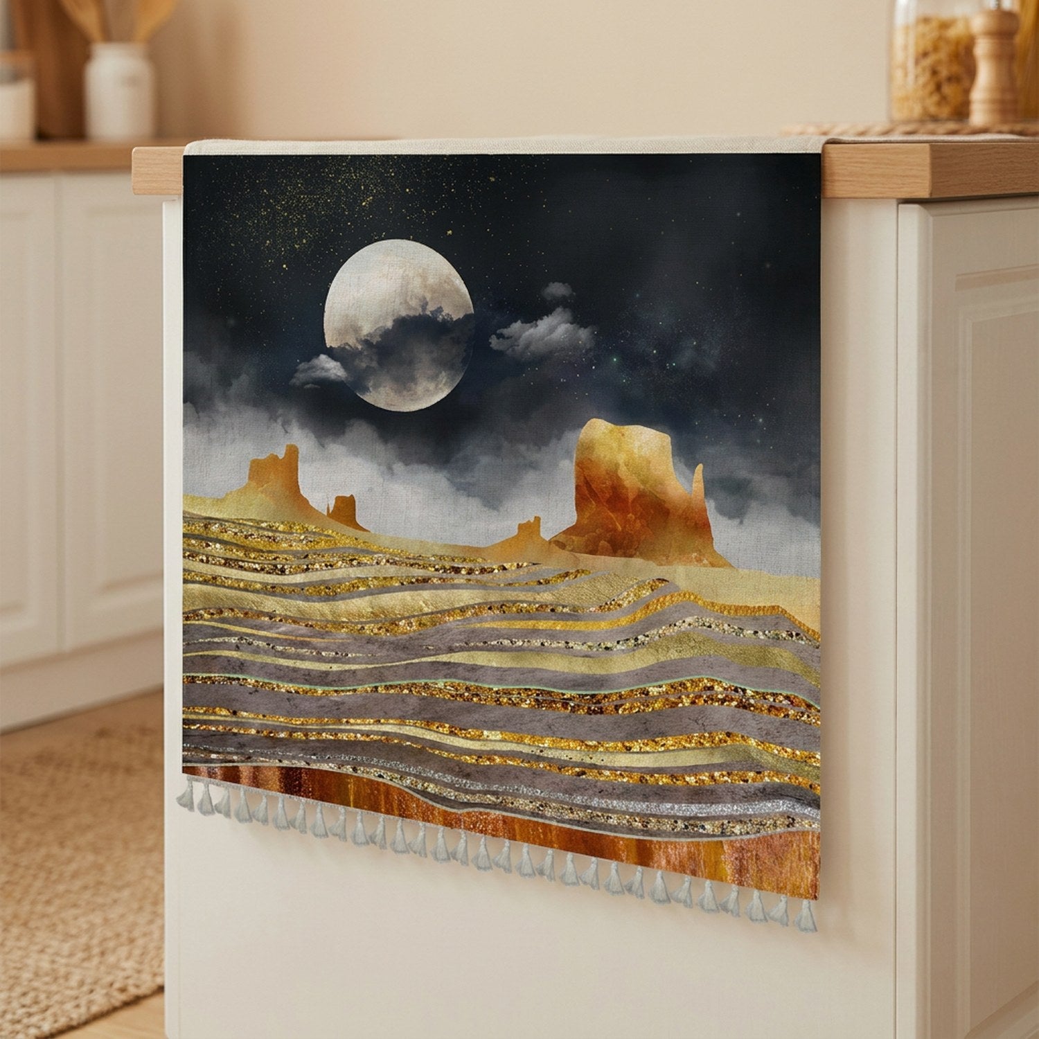 Rideau cache meuble motif désert doré avec lune et pompons