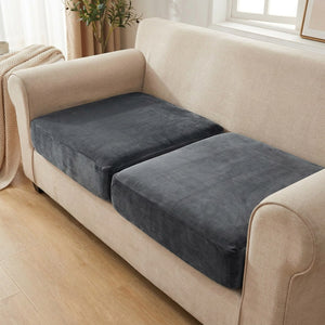 Housse de canapé grise en velours fitted sur des coussins d'assise