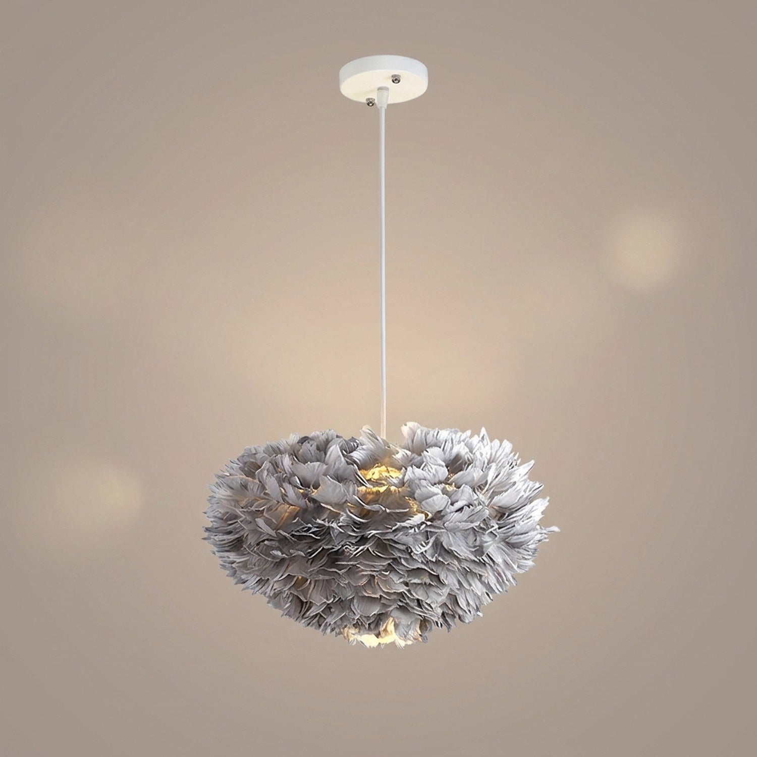 Suspension boule en fausses plumes grises