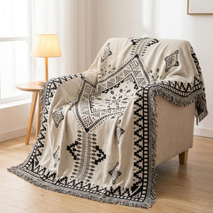 Jeté de canapé motif mandala noir et blanc avec franges