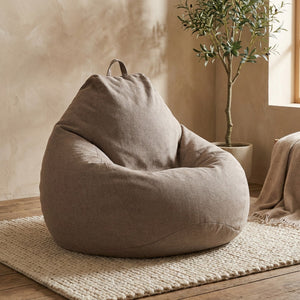 Pouf tatami marron clair en coton doux dans une ambiance chaleureuse