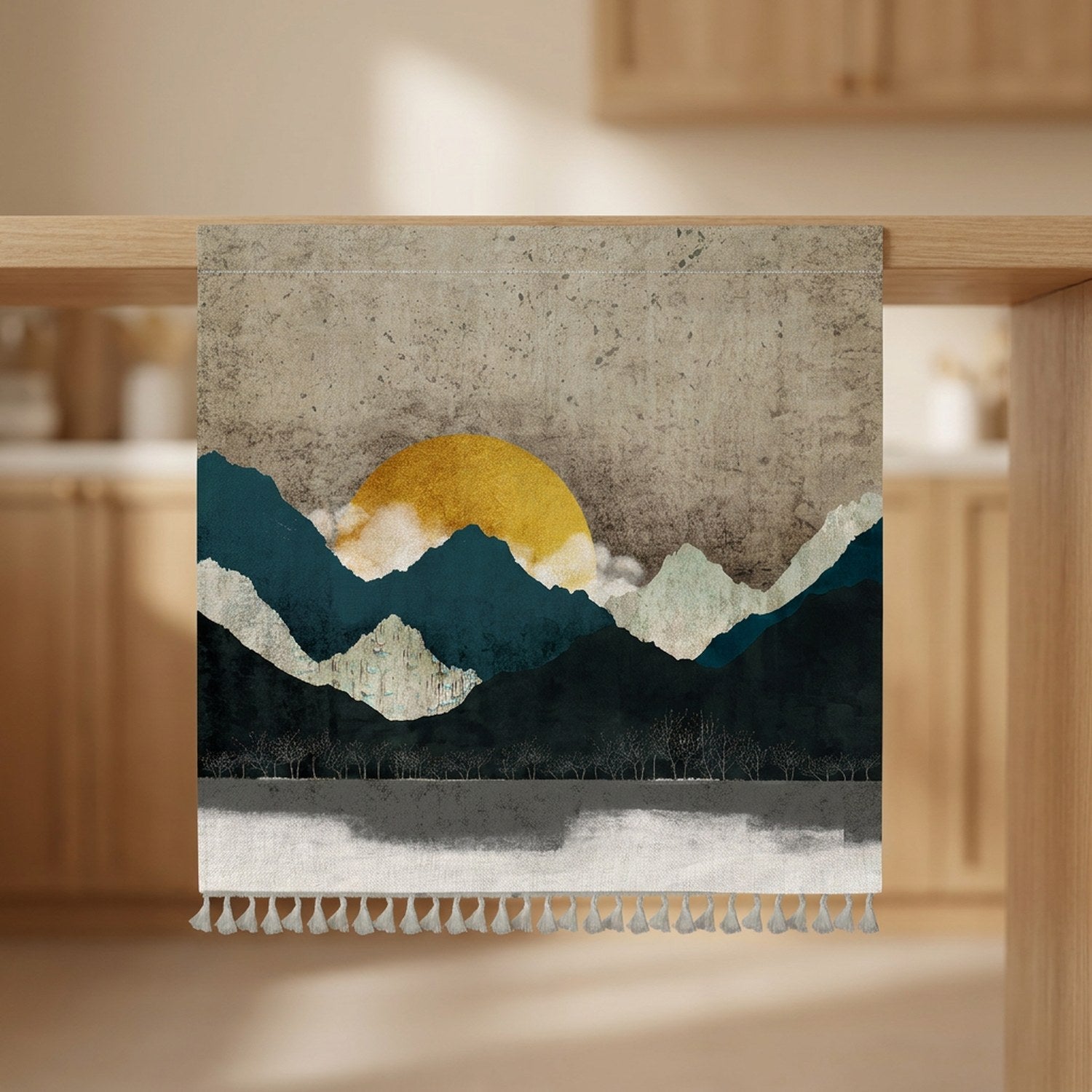 Rideau cache meuble motif paysage montagne doré avec pompons