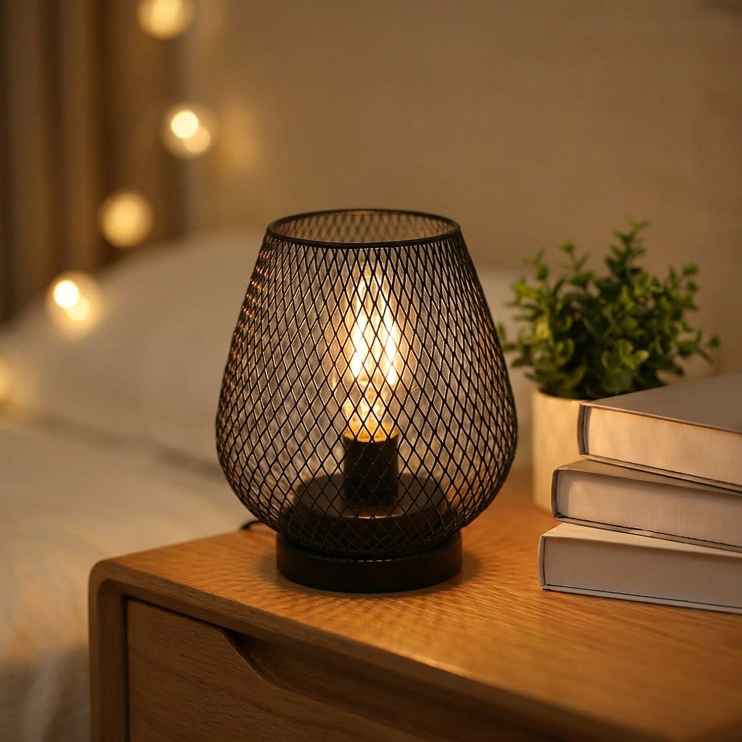 Lampe industrielle cage grillagée modèle noire 17 cm allumée