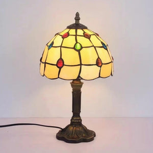 Lampe style Tiffany modèle Pierres colorées, abat-jour jaune orné de pierres multicolores