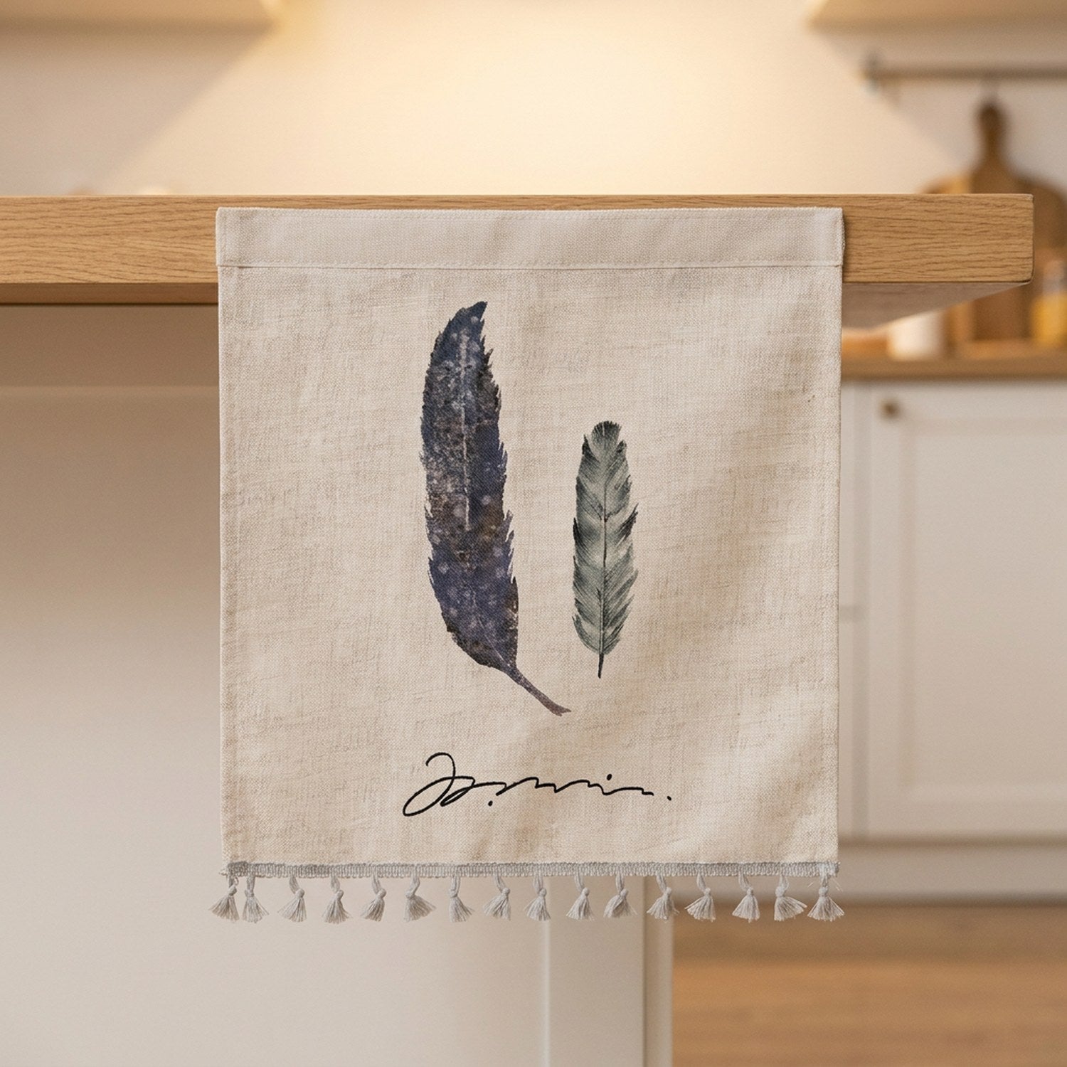 Rideau cache meuble motif plumes gris et bleu avec pompons