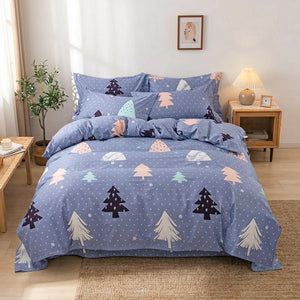 Housse de couette motif sapins scandinaves sur un lit fait