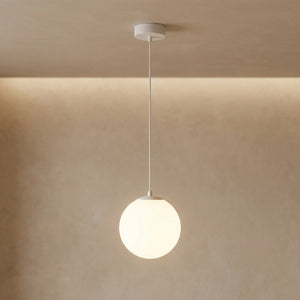 Suspension boule en verre opalin coloris blanc