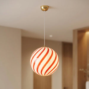 Suspension boule en verre rouge en spirale allumée