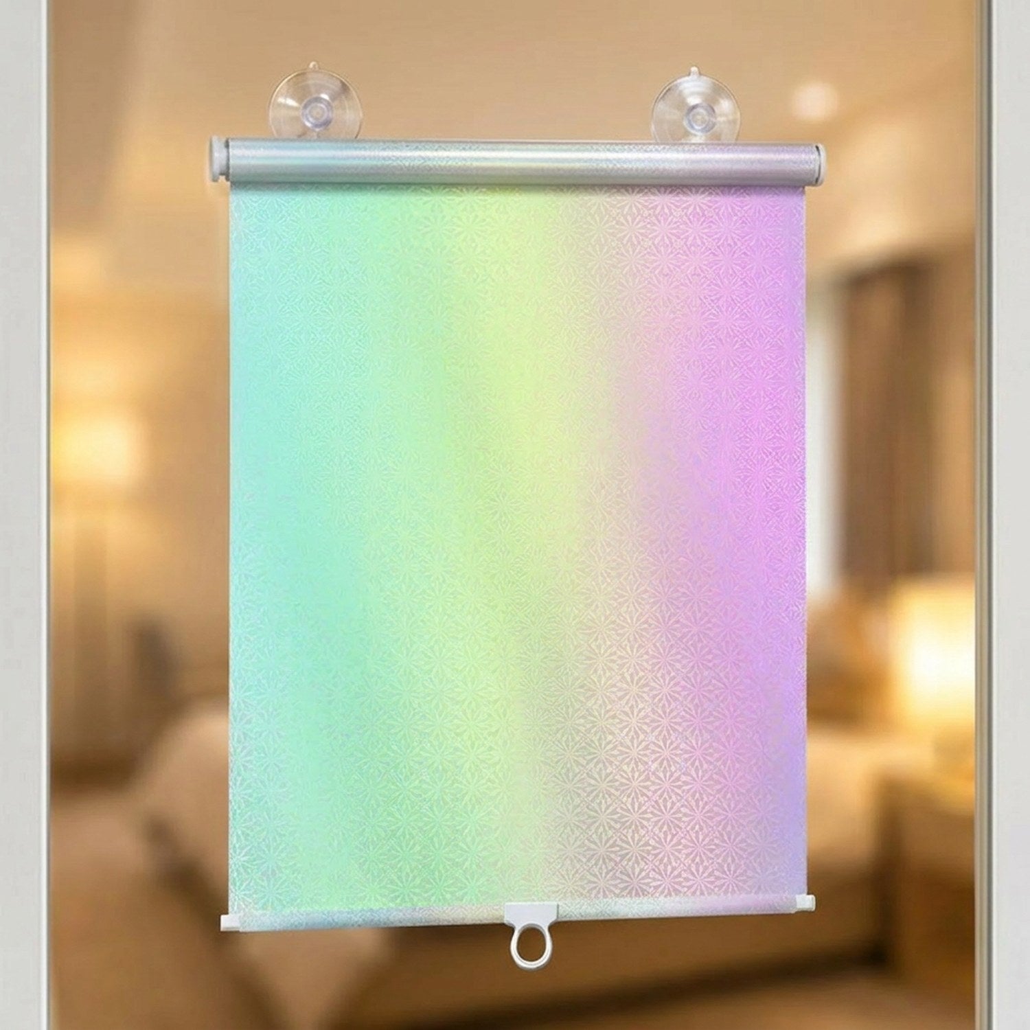 Store enrouleur occultant coloris argenté effet holographique