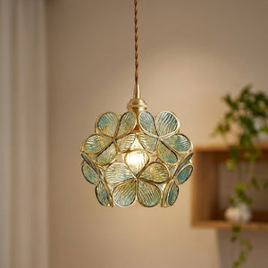 Suspension fleur en verre turquoise avec monture laiton allumée