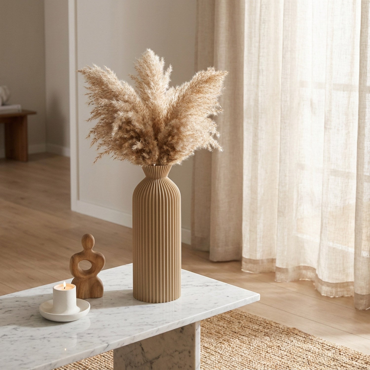 Vase décoratif Boho Chic avec branches séchées sur une étagère en bois