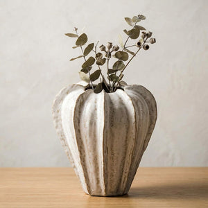 Vase céramique bourgeons plissé Haut 17cm avec eucalyptus séché