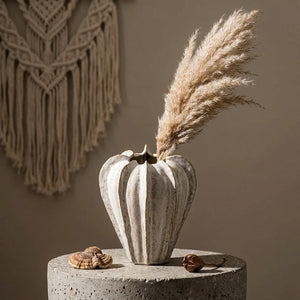 Vase céramique haut crème et herbe de Pampa décoration boho minimaliste
