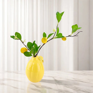 Vase citron en céramique avec arrangement floral