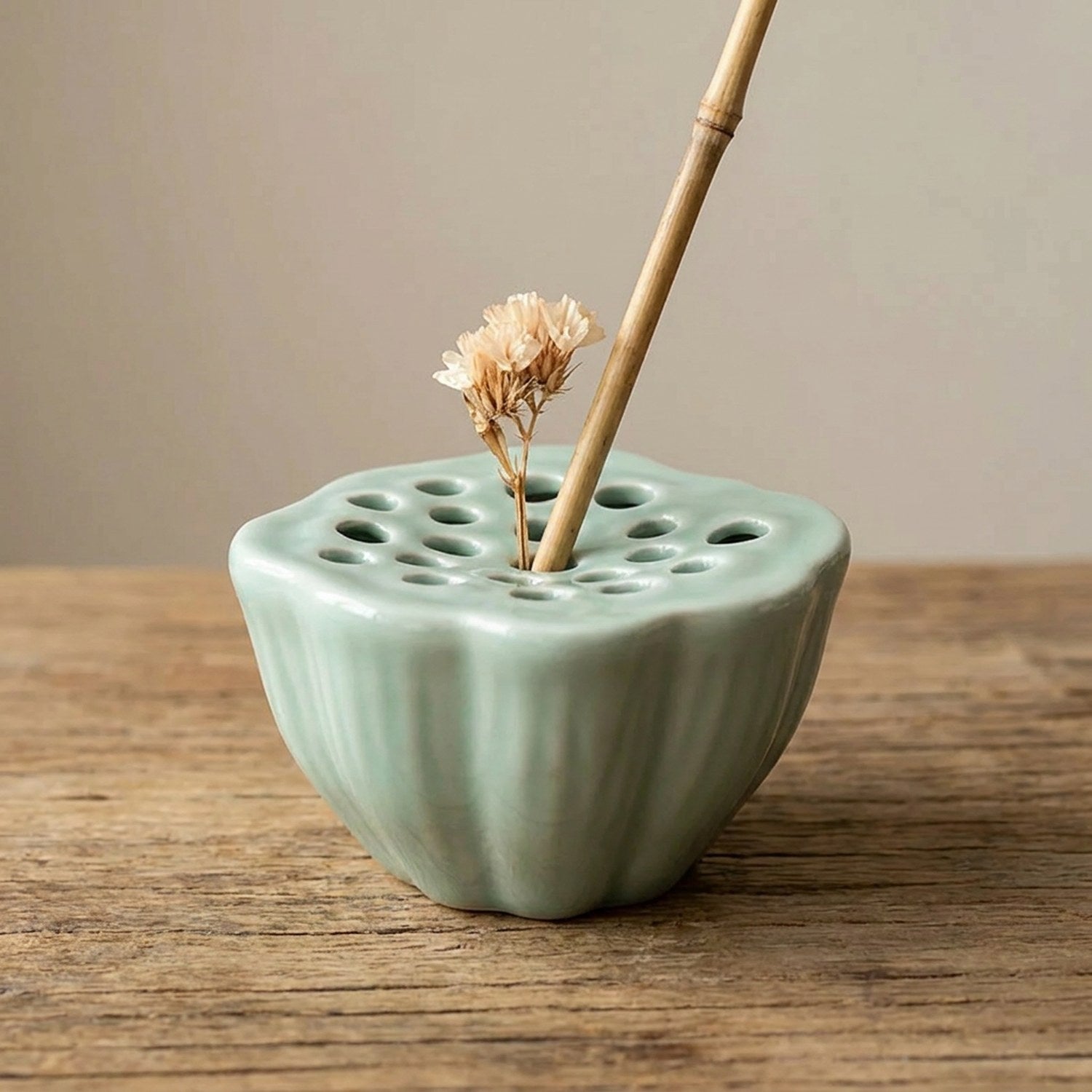 Vase Ikebana lotus en céramique couleur céladon avec tige en bambou