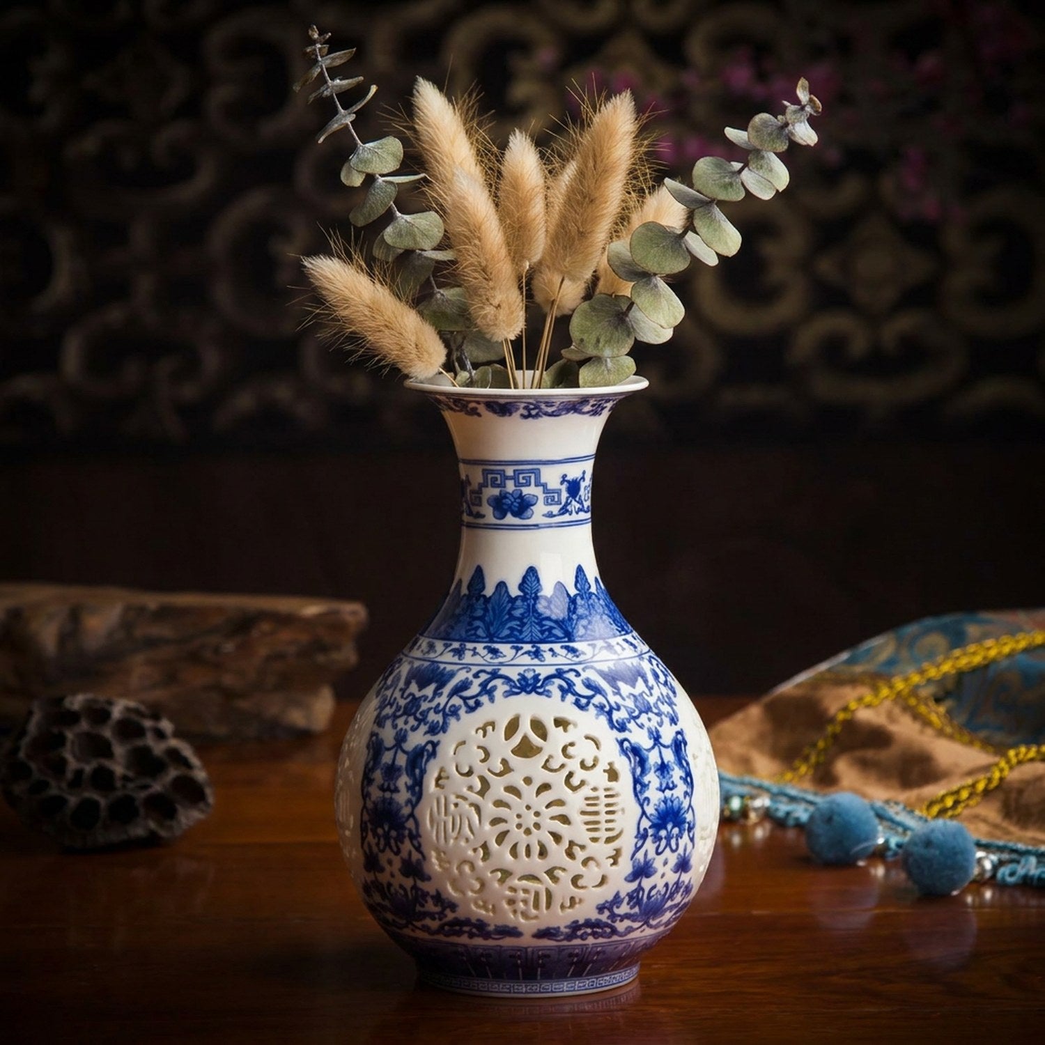 Modèle Boule - Vase ajouré bleu et blanc en porcelaine de Jingdezhen