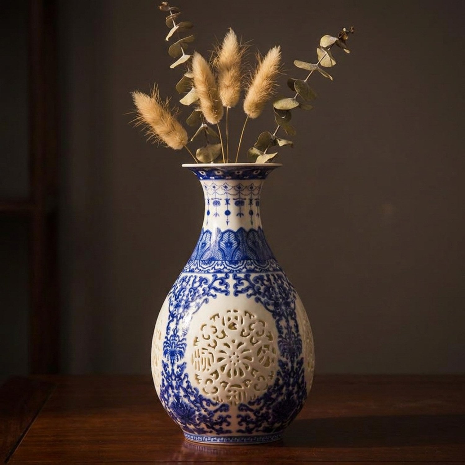 Modèle Bouteille - Vase ajouré bleu et blanc en porcelaine de Jingdezhen
