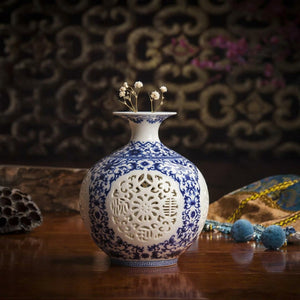 Modèle Sphère - Vase ajouré bleu et blanc en porcelaine de Jingdezhen