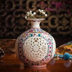 Modèle Globe - Vase ajouré multicolore famille rose en porcelaine de Jingdezhen