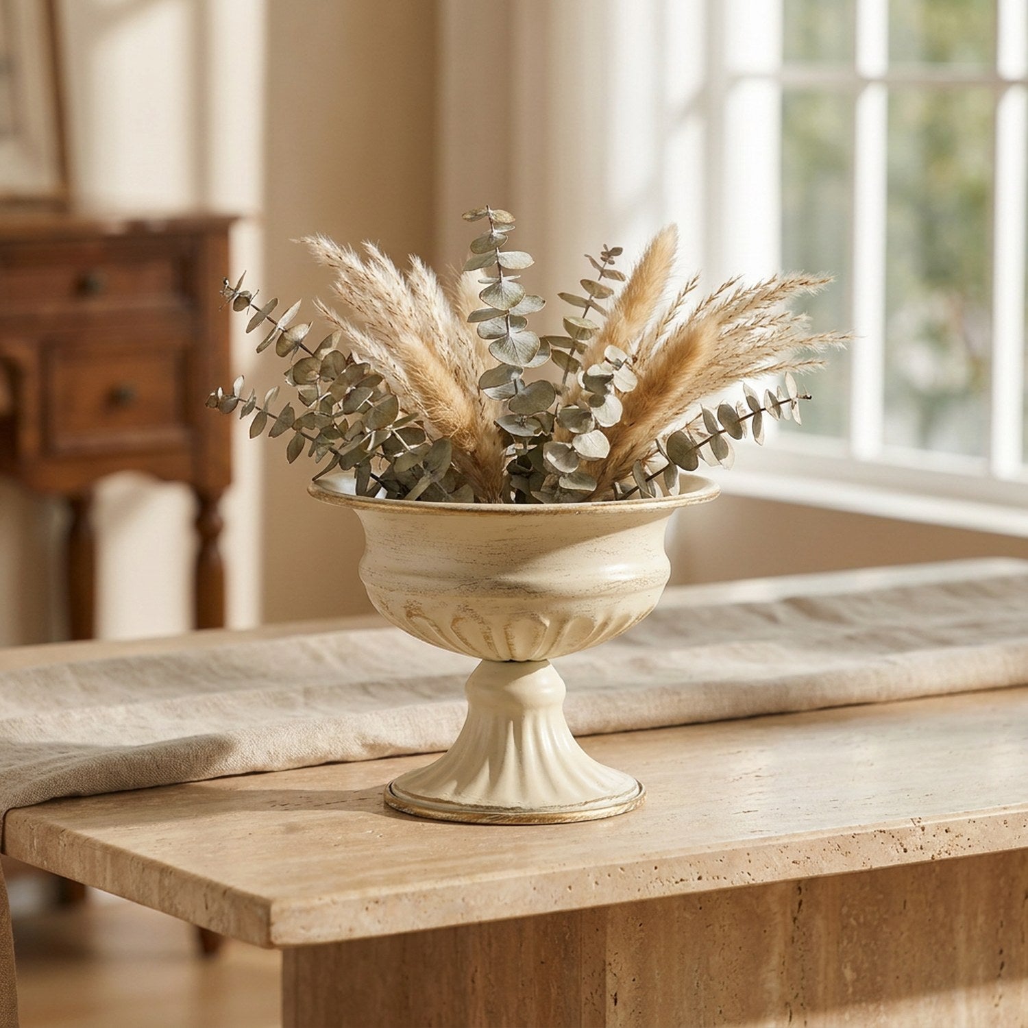 Vase médicis taille S coupe basse en métal crème avec eucalyptus séché