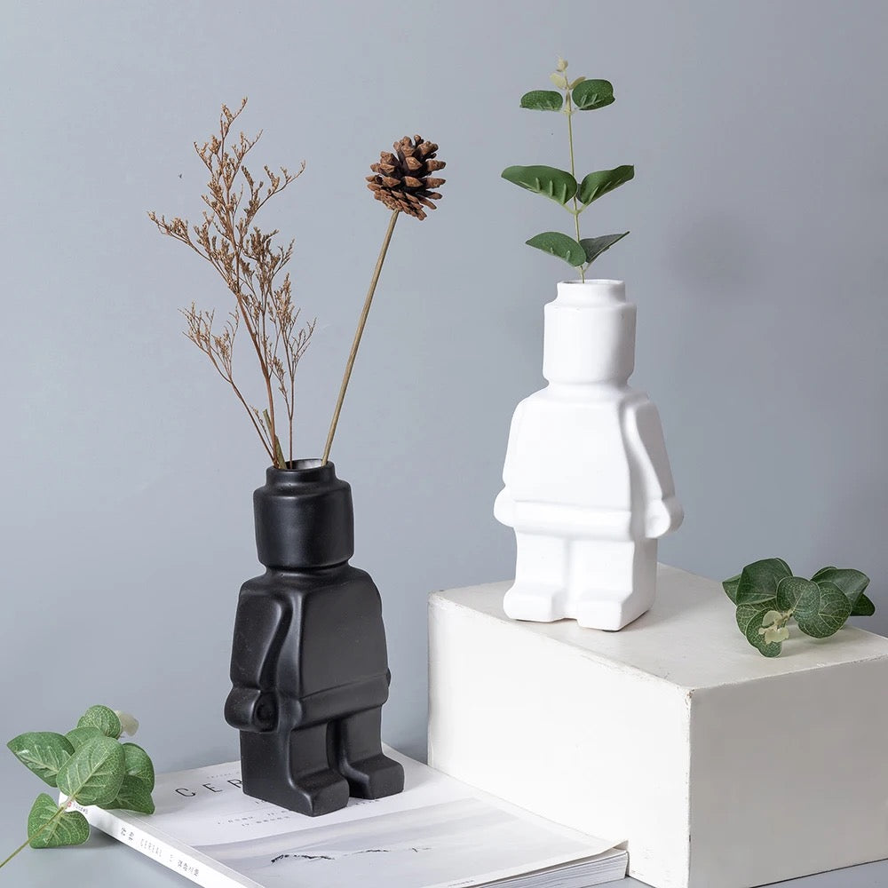 Vase robot détail du visage et de la forme