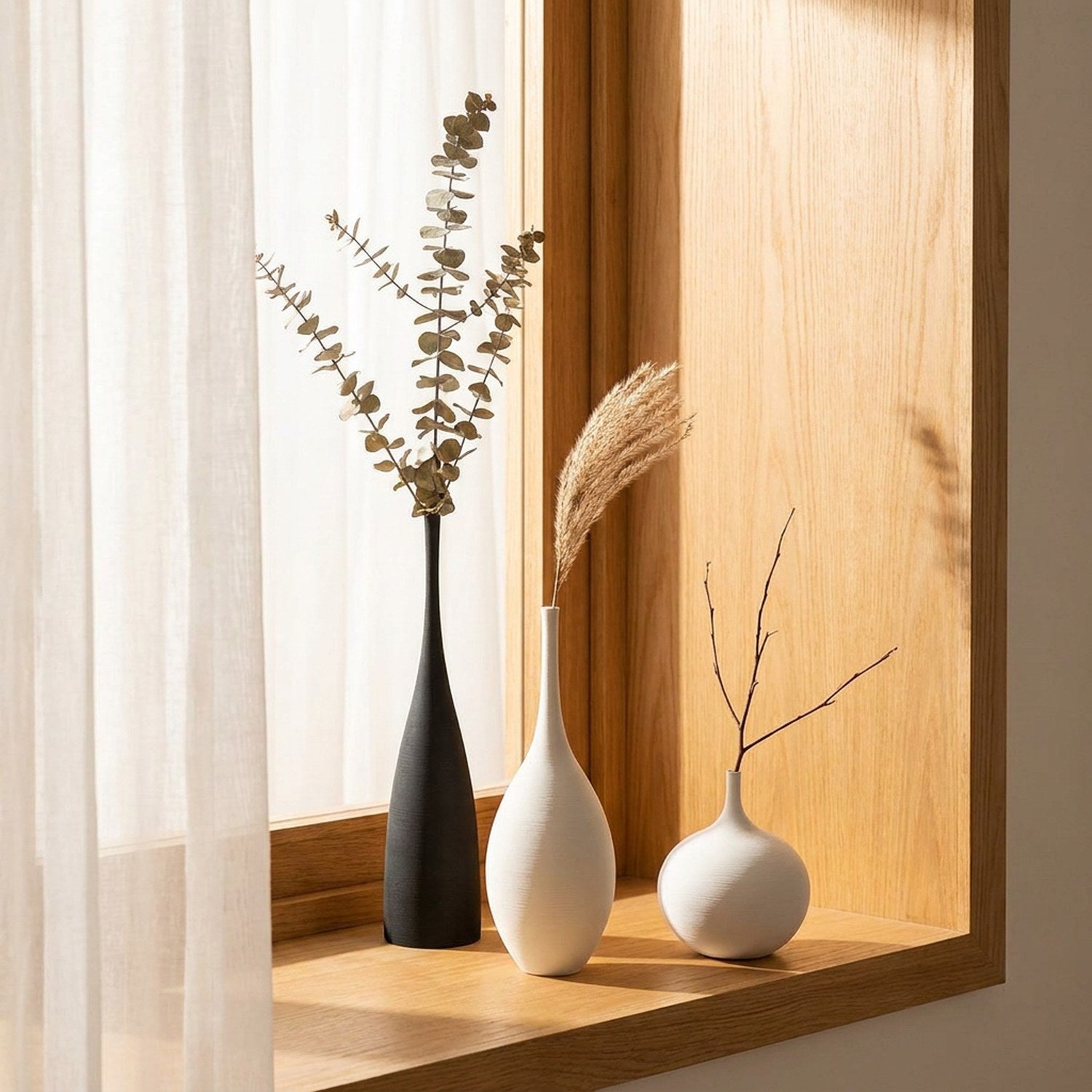 Vases soliflore blanc et noir fenêtre style japandi