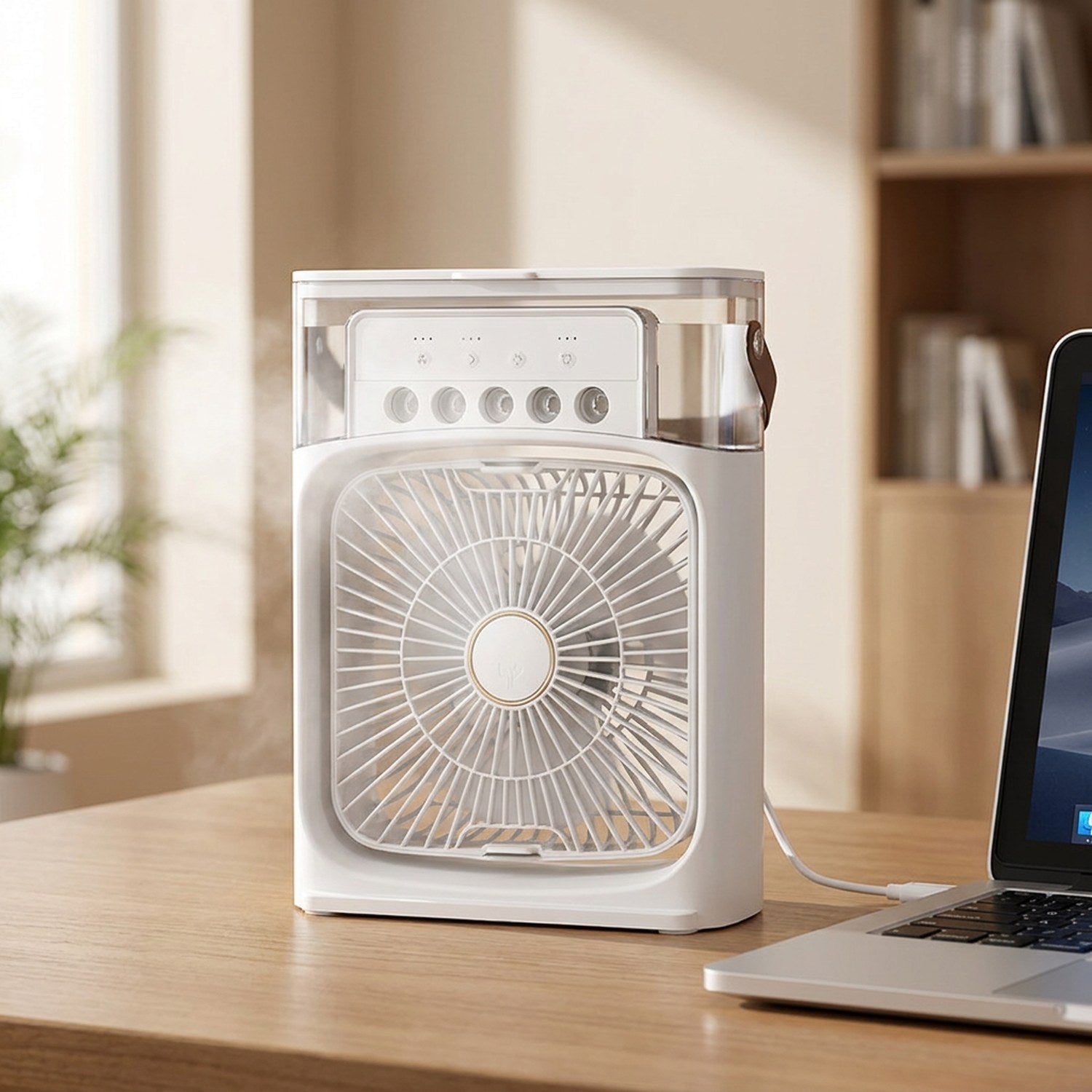 Ventilateur climatiseur portable blanc posé sur un bureau avec un ordinateur portable