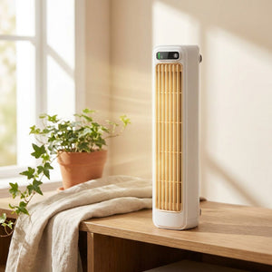 Ventilateur tour blanc posé près d une fenêtre lumineuse avec une plante