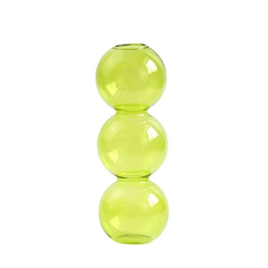 Vase en verre vert S style nordique fond blanc