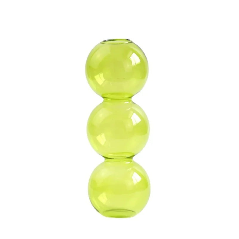 Vase en verre vert S style nordique fond blanc