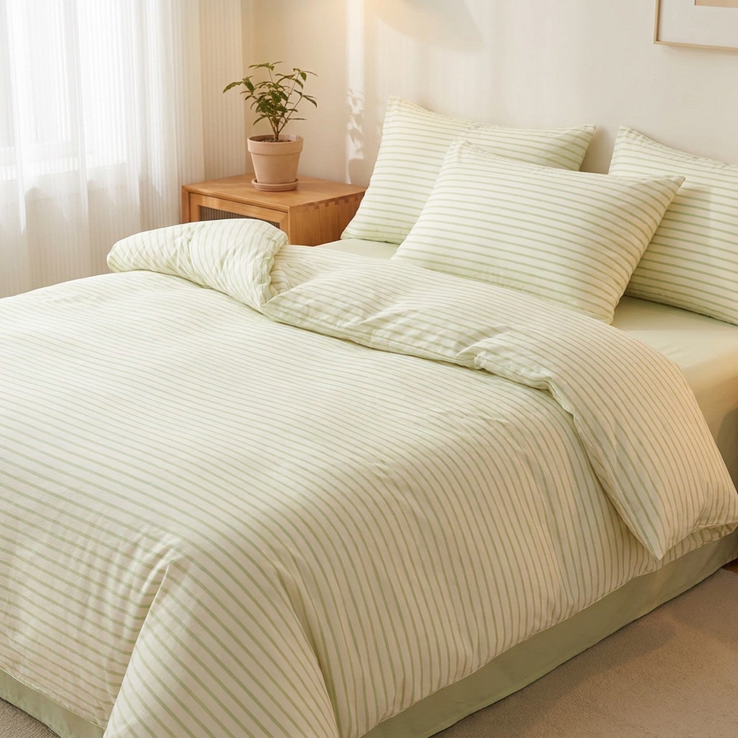 Parure de lit à rayures vertes effet coton lavé sur un lit double