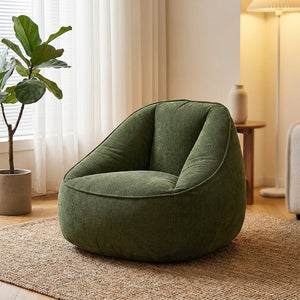 Fauteuil pouf en velours côtelé vert forêt dans un intérieur chaleureux
